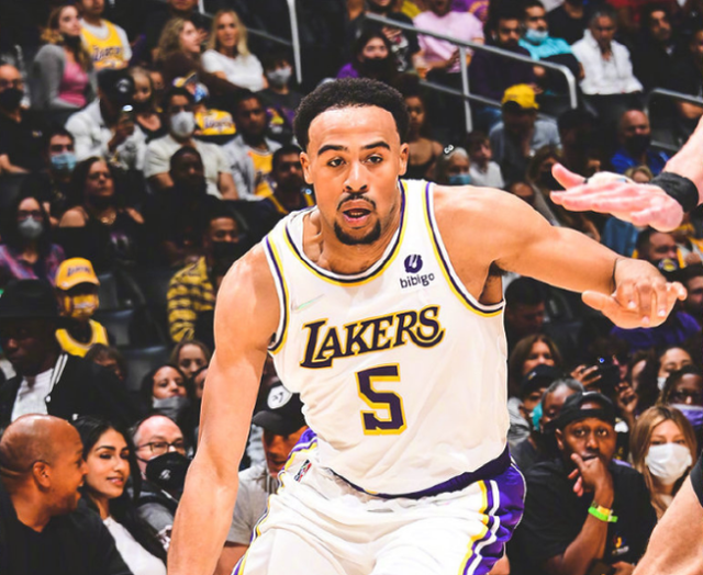 浓眉哥新星败北表现突出,RNG前途光明!观众掌声雷动乐鱼体育登入